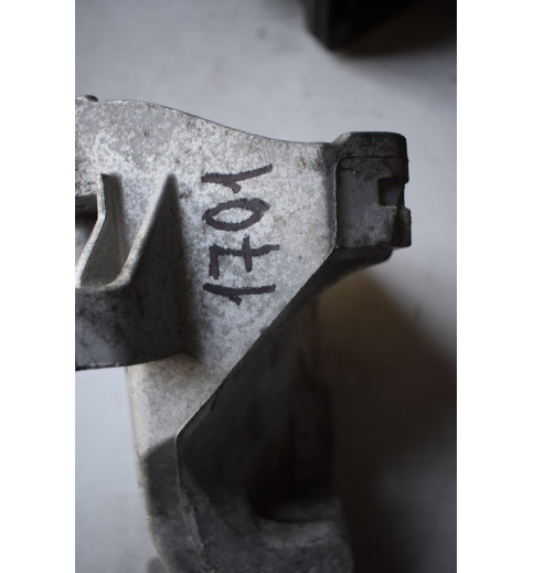  A6512235704 Mercedes  W447 Motor Halterung   -1701-