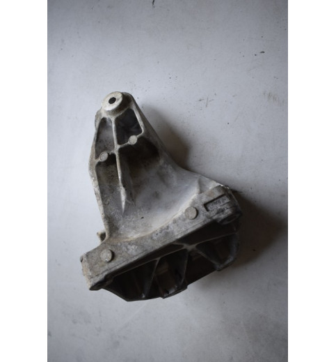  A6512235704 Mercedes  W447 Motor Halterung   -1701-