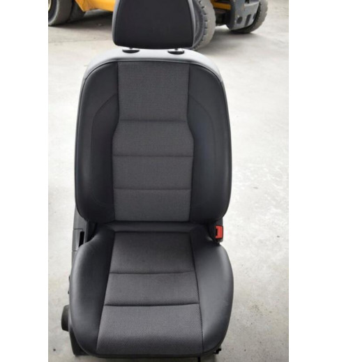 Mercedes W204 Sitz Beifahrersitz  Vorne Rechts -4621-