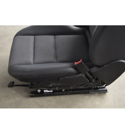 Mercedes-Benz Mercedes W204 Sitz Beifahrersitz  Vorne Rechts -4621- Sitze