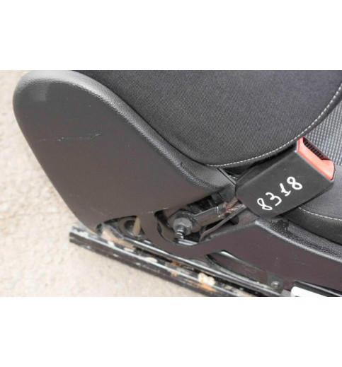 Mercedes-Benz Mercedes W204 Sitz Fahrersitz  Vorne Links  -8318- Sitze