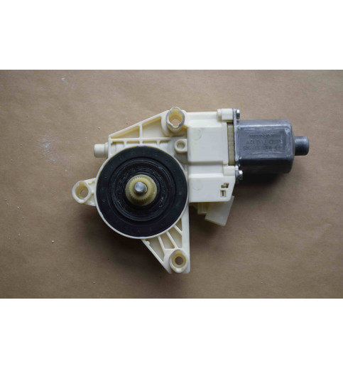 Mercedes-Benz A2048200542 Mercedes W204 Fensterhebermotor  -9434- Schalter, Kontrollelemente & Zündschlösser