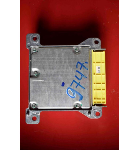 Mercedes-Benz Mercedes W204 Airbagsteuergerät A2048709426  -9747- ECUs & Steuergeräte