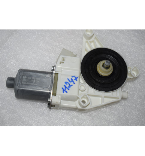 Mercedes-Benz A4479063600 Mercedes W447 Fensterhebermotor  -11247- Schalter, Kontrollelemente & Zündschlösser