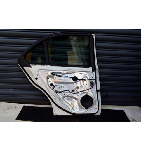 Mercedes-Benz Mercedes W204 C180 Limousine Tür hinten links Weiß-C650 -13234- Türen & Türenbleche