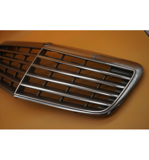 Mercedes-Benz Mercedes W211 E-Klasse Kühlergrill BESCHÄDIGT   A2118801783   -14064- Front- & Kühlergrills