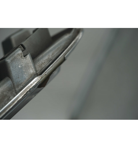Mercedes-Benz Mercedes W211 E-Klasse Kühlergrill BESCHÄDIGT   A2118801783   -14064- Front- & Kühlergrills