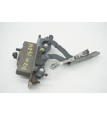 Mercedes W212 E-Klasse  Motorhaubenscharnier vorne rechts A2129066301 -14247-