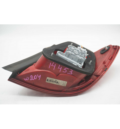Mercedes-Benz Mercedes W204 Rücklicht Facelift LED links Kombi A2048204664 -14453- ECUs & Steuergeräte