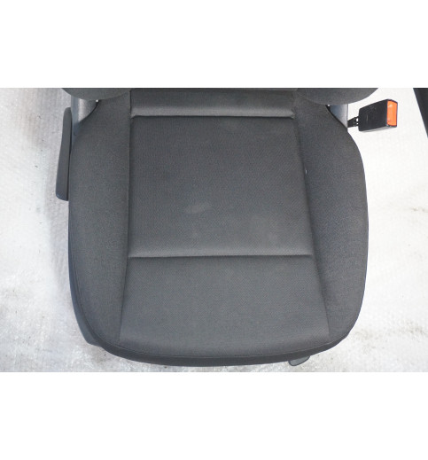  Mercedes W907 Sitz vorne rechts schwarz 