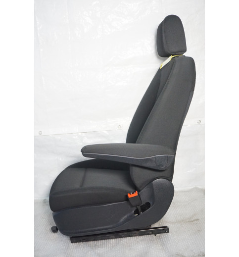  Mercedes W907 Sitz vorne rechts schwarz 