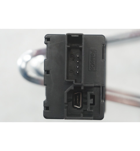 NX7T14F014AD 2HJ035857B  VW Transporter T7 USB-Buchse