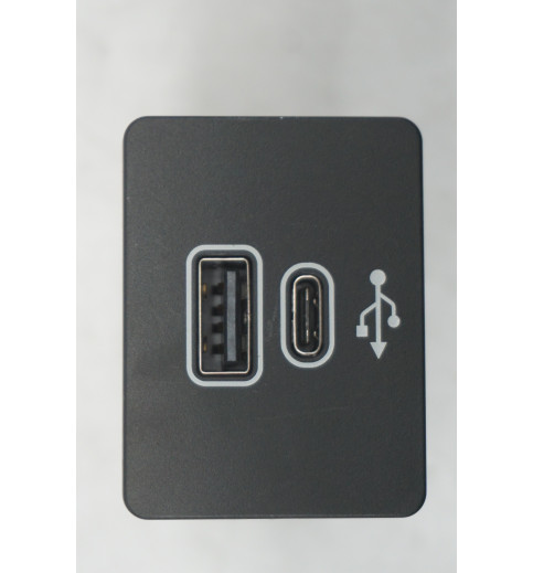 NX7T14F014AD 2HJ035857B  VW Transporter T7 USB-Buchse