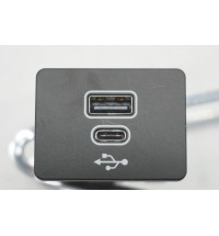NX7T14F014AD 2HJ035857B  VW Transporter T7 USB-Buchse