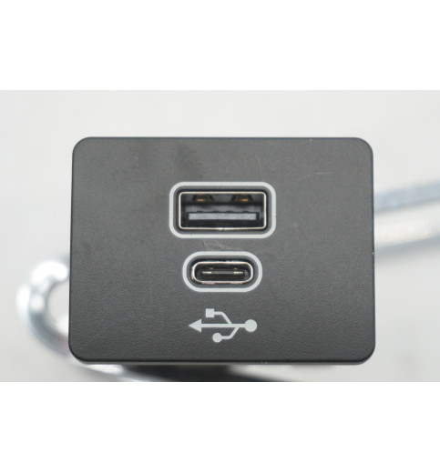 NX7T14F014AD 2HJ035857B  VW Transporter T7 USB-Buchse